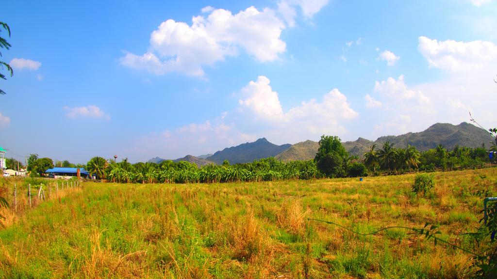 Baan2rai Hotel Kanchanaburi Buitenkant foto