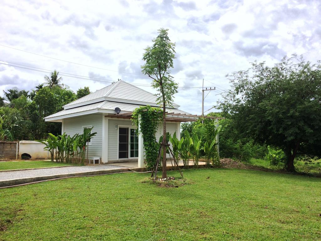 Baan2rai Hotel Kanchanaburi Buitenkant foto