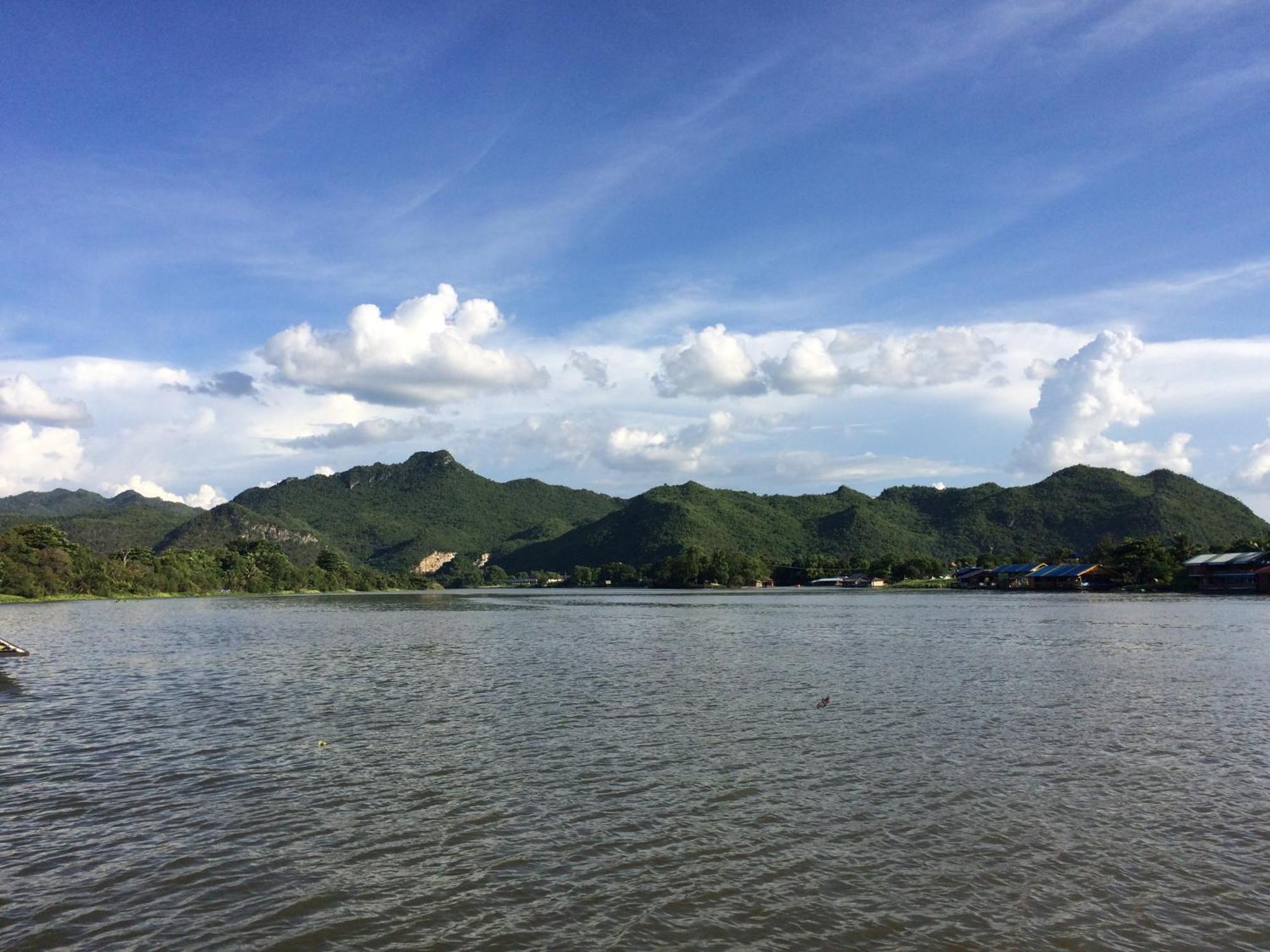 Baan2rai Hotel Kanchanaburi Buitenkant foto