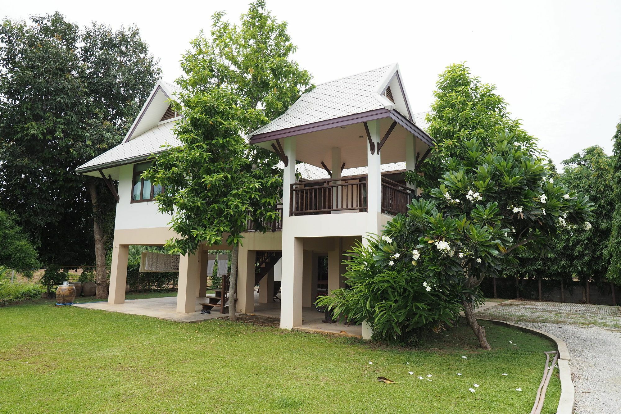 Baan2rai Hotel Kanchanaburi Buitenkant foto
