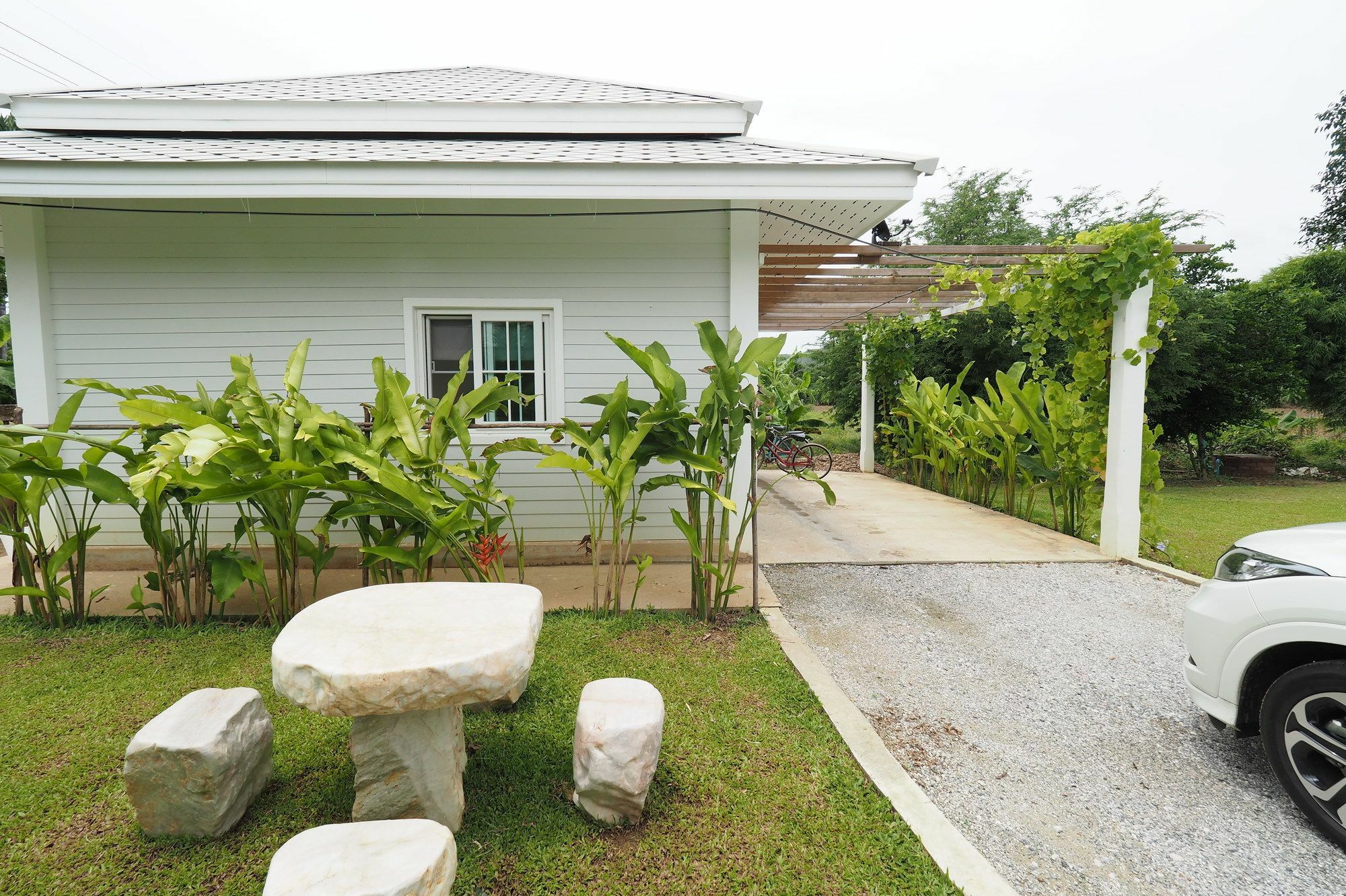 Baan2rai Hotel Kanchanaburi Buitenkant foto