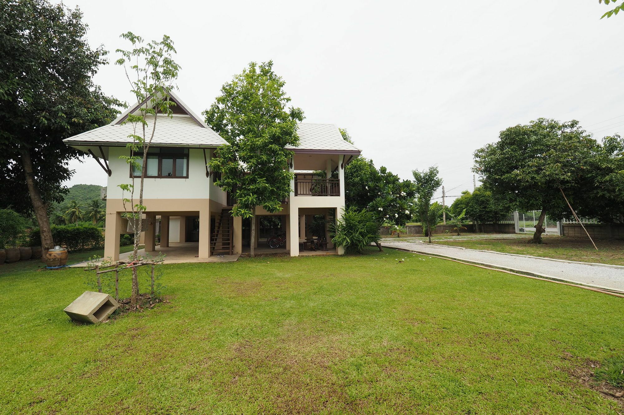 Baan2rai Hotel Kanchanaburi Buitenkant foto